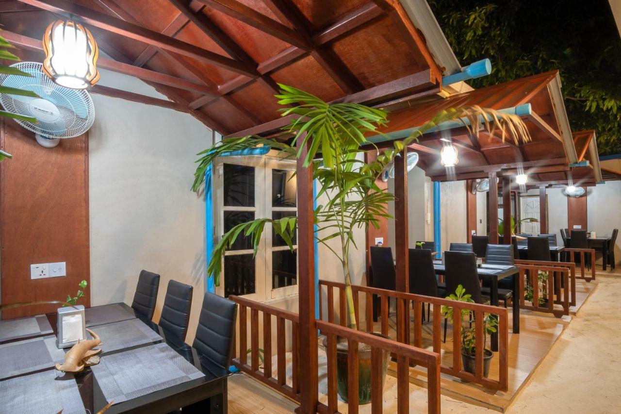 Starry Night At Ukulhas Hotel Exterior foto